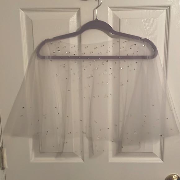Bridal cape with Swarovski crystals - Picture 15 of 15